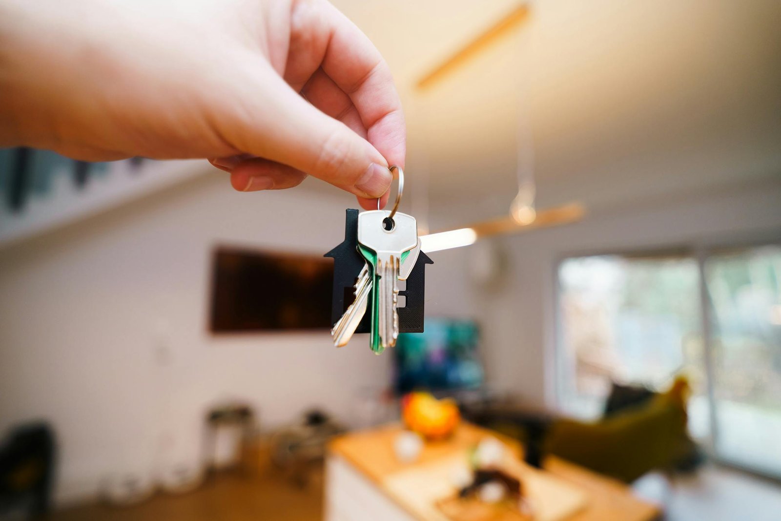 Handing over rental keys – maximize rental return with Yello House Property Services