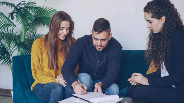 Signing a tenancy agreement — fixed-term vs periodic tenancy